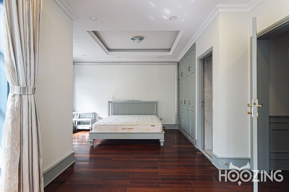 6 bedrooms Villa in District 7, Ho Chi Minh, Vietnam No. 31438
