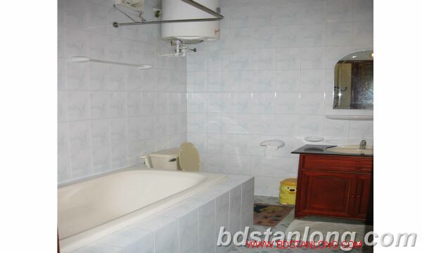 Дом с 4 спальнями в Тэйхо, Ханой, Вьетнам № 3557