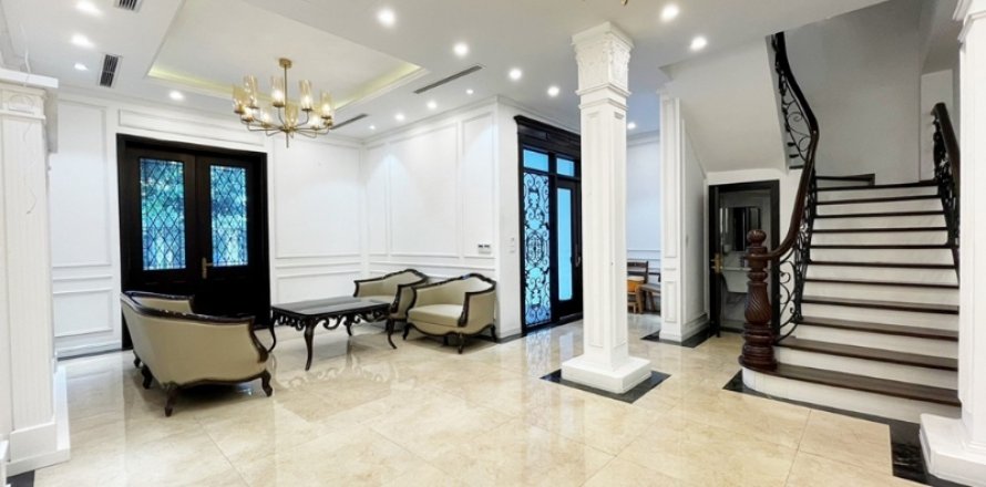 5 bedrooms Villa in Long Bien, Ha Noi, No. 2176