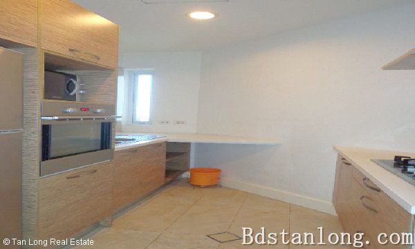 Квартира с 3 спальнями в Тэйхо, Ханой, Вьетнам № 8621