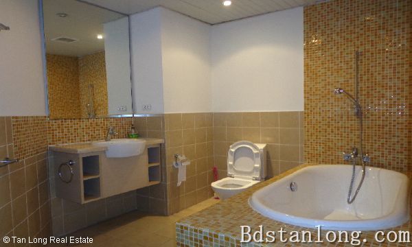 Квартира с 3 спальнями в Тэйхо, Ханой, Вьетнам № 8621