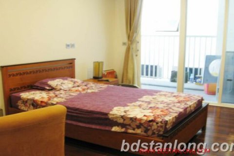 Квартира с 4 спальнями в Тэйхо, Ханой ,  № 7859