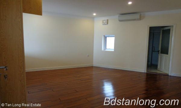 3 bedrooms Apartment in Tay Ho, Ha Noi, Vietnam No. 8153