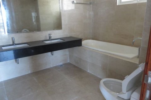 4 bedrooms Apartment in Tay Ho, Ha Noi, No. 6543 9