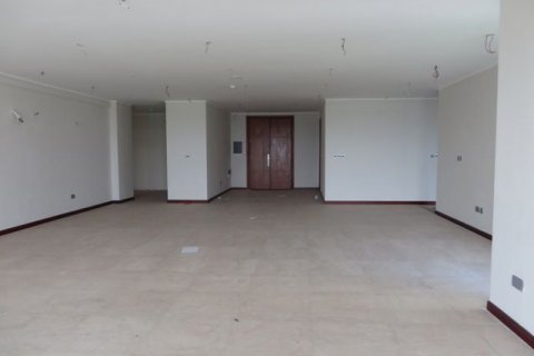 Квартира с 4 спальнями в Тэйхо, Ханой ,  № 6543
