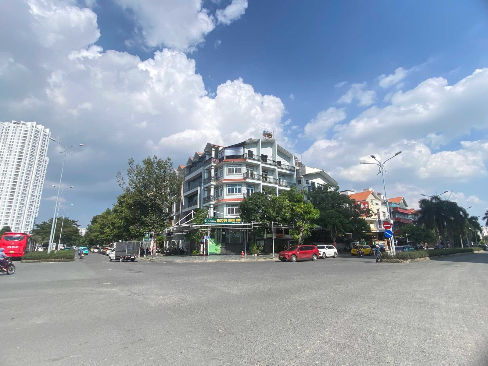 200m2 Apartment in Ho Chi Minh, Vietnam No. 30285