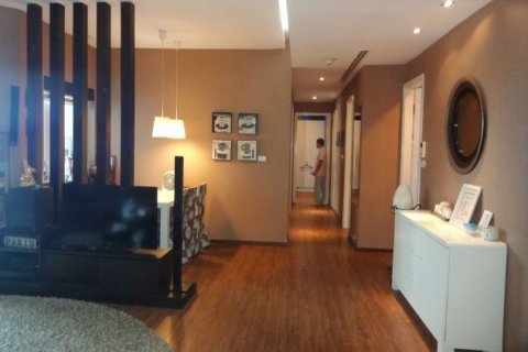 2 bedrooms Apartment in Tay Ho, Ha Noi, No. 5712 5