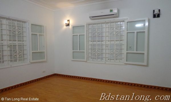 Дом с 4 спальнями в Тэйхо, Ханой, Вьетнам № 3296