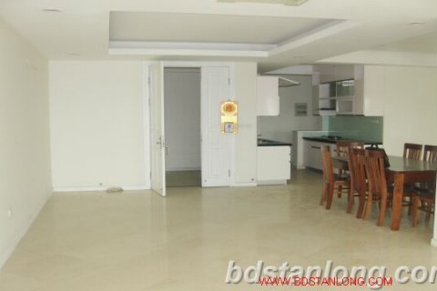 Квартира с 3 спальнями в Тэйхо, Ханой , № 7699
