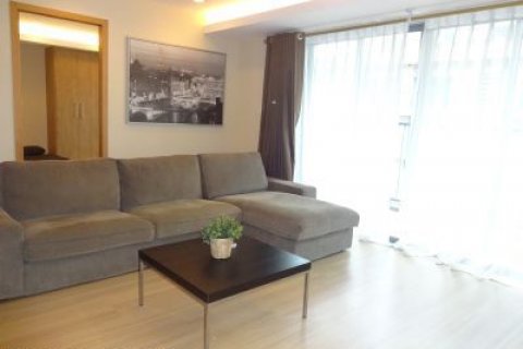 3 bedrooms Apartment in Dong Da, Ha Noi, No. 8535 2