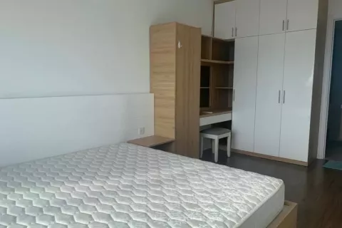 Квартира с 2 спальнями в Тхудык, Хошимин , № 12375
