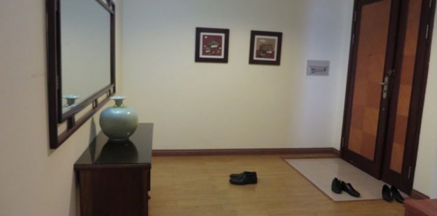 Квартира с 4 спальнями в Тэйхо, Ханой , № 6559