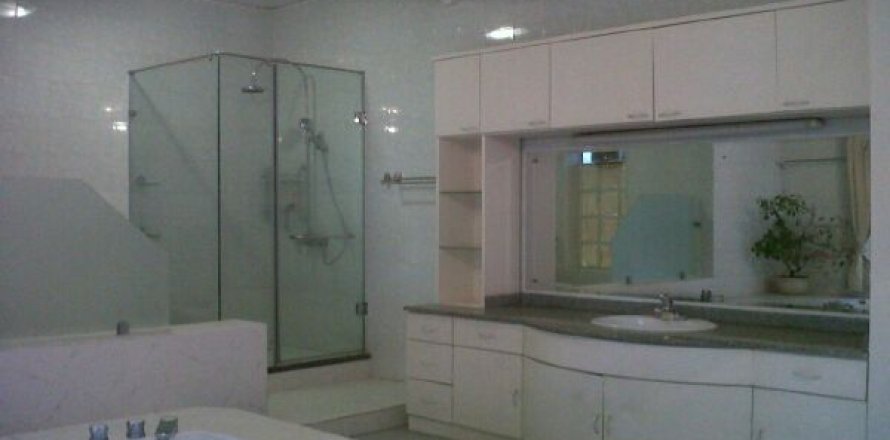 5 bedrooms Villa in Tay Ho, Ha Noi, No. 8799