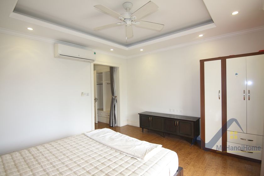 4 bedrooms Villa in Long Bien, Ha Noi, Vietnam No. 19333