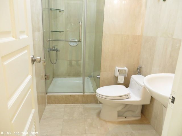 Квартира с 4 спальнями в Тэйхо, Ханой, Вьетнам № 7560