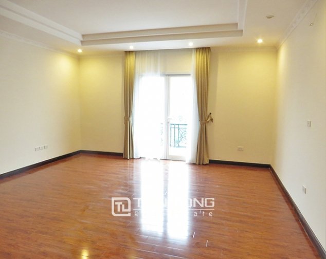 4 bedrooms Villa in Long Bien, Ha Noi, Vietnam No. 4932