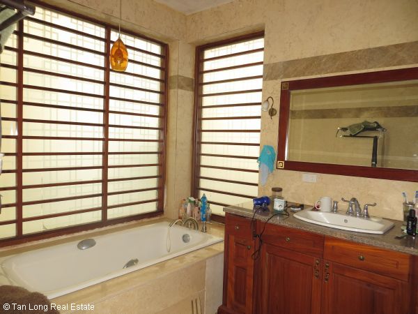 4 bedrooms Villa in Long Bien, Ha Noi, Vietnam No. 6347