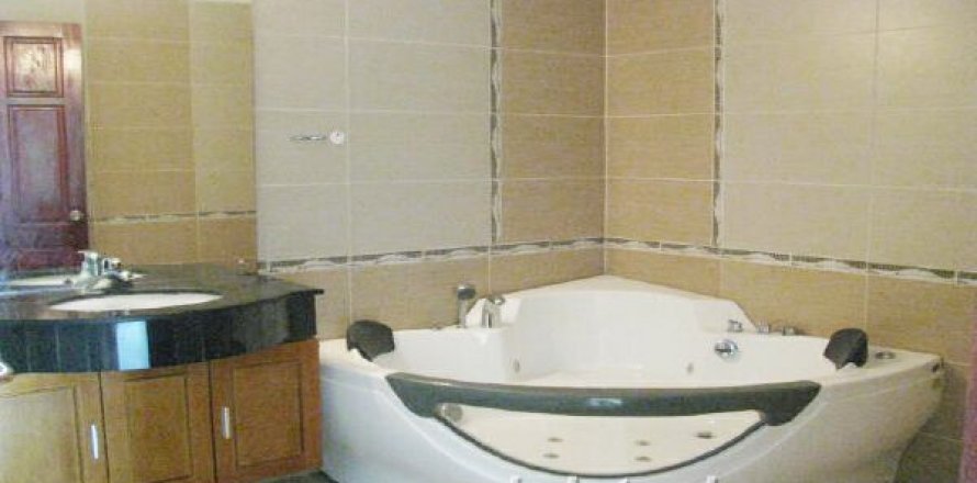 Вилла с 4 спальнями в Тэйхо, Ханой , № 8774
