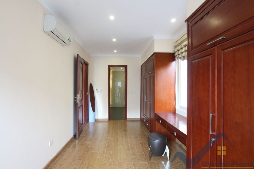 4 bedrooms Villa in Long Bien, Ha Noi, Vietnam No. 20385
