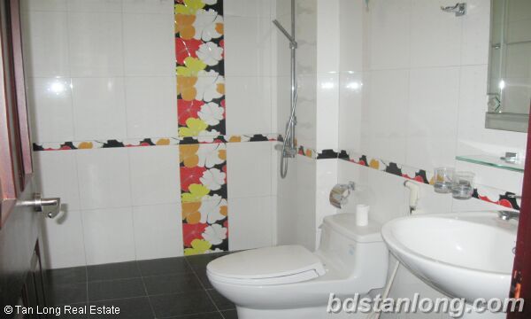 Дом с 4 спальнями в Бадинь, Ханой, Вьетнам № 8090