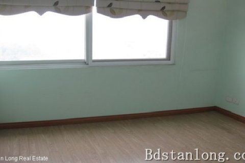 Квартира с 3 спальнями в Тэйхо, Ханой ,  № 7786