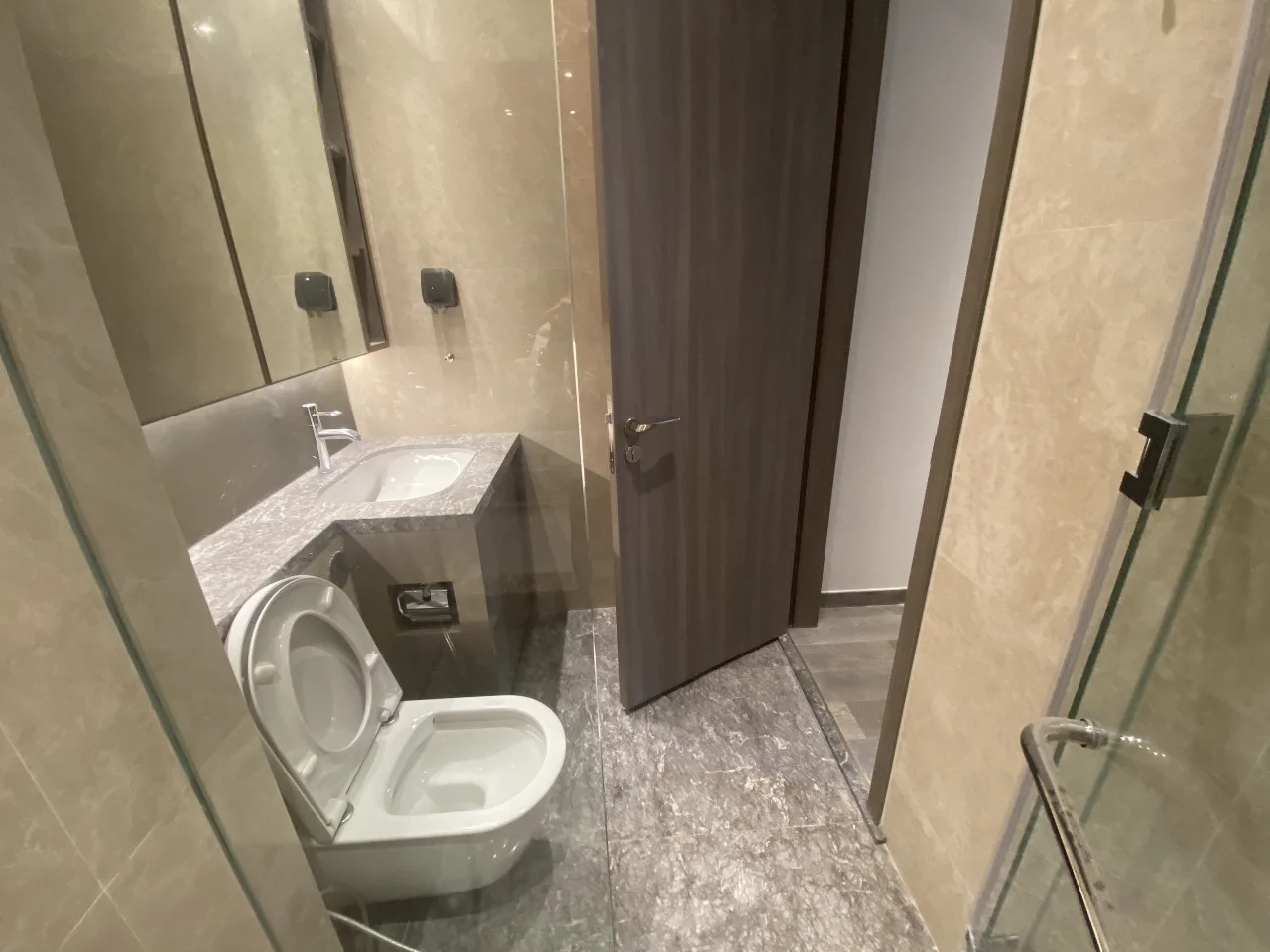 Квартира с 2 спальнями в Район 1, Хошимин, Вьетнам № 27027
