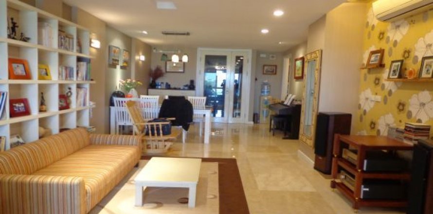 3 bedrooms Apartment in Tay Ho, Ha Noi, No. 8581