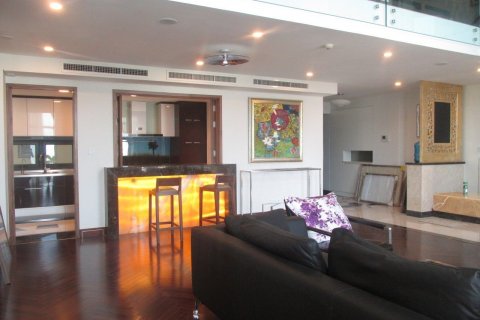 4 bedrooms Duplex in Hai Ba Trung, Ha Noi, No. 9496 3