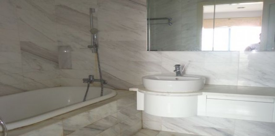 Квартира с 2 спальнями в Тэйхо, Ханой , № 7391