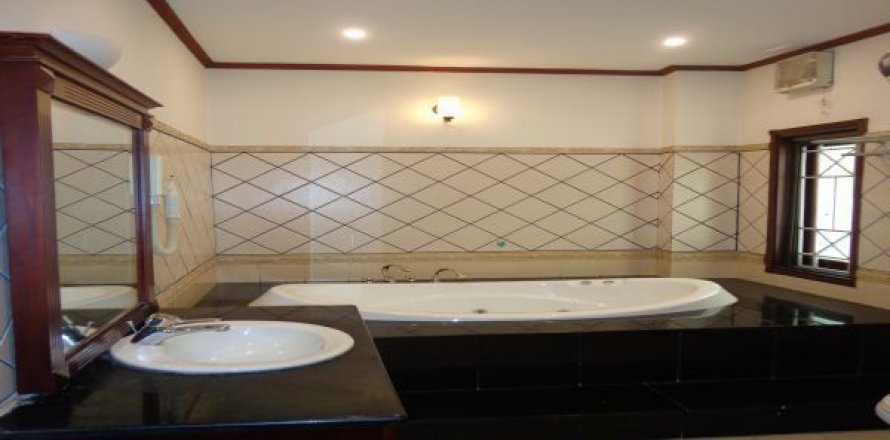4 bedrooms Villa in Tay Ho, Ha Noi, No. 8309