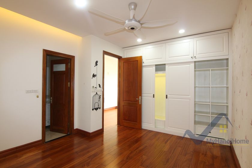 4 bedrooms Villa in Long Bien, Ha Noi, Vietnam No. 20119