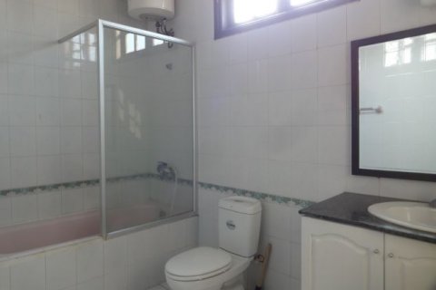 4 bedrooms House in Tay Ho, Ha Noi, No. 5325 25