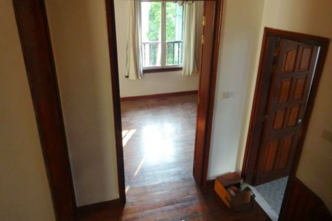 4 bedrooms House in Tay Ho, Ha Noi, No. 5325 26