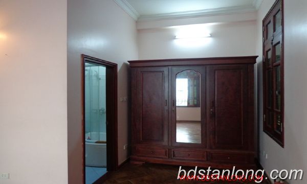 Вилла с 3 спальнями в Бадинь, Ханой, Вьетнам № 8815