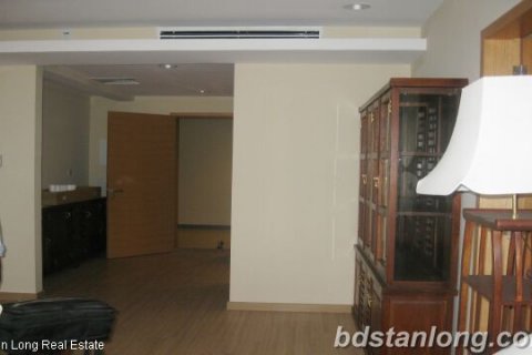 3 bedrooms Apartment in Dong Da, Ha Noi, No. 8263 2