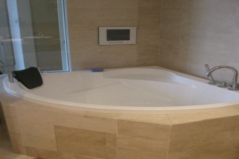 Квартира с 3 спальнями в Тэйхо, Ханой , № 6046 19