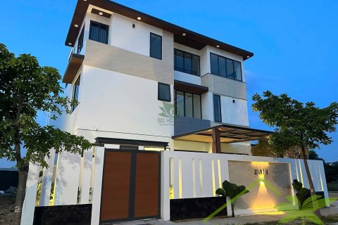 4 bedrooms Villa in Nha Trang, No. 27932