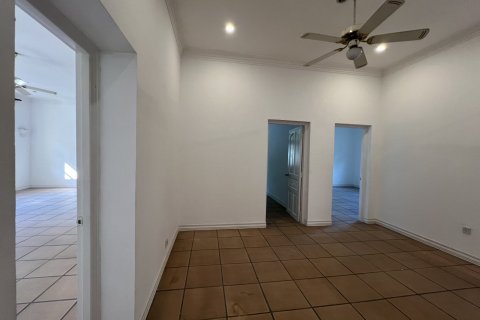 4 bedrooms Villa in Thu Duc, Ho Chi Minh, No. 27631 9