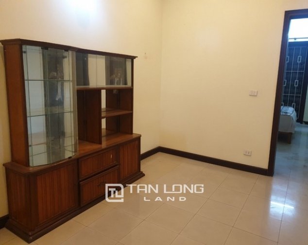 Вилла с 4 спальнями в Тэйхо, Ханой, Вьетнам № 2733