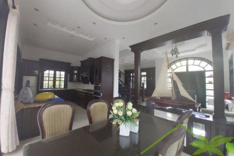 5 bedrooms Villa in Nha Trang, No. 28392 2