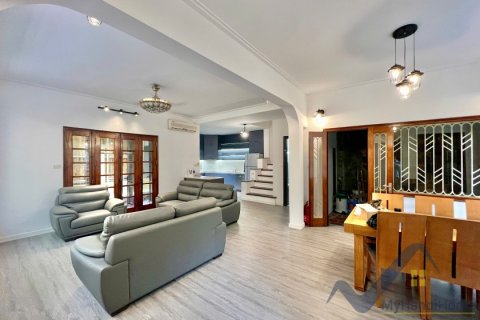 3 bedrooms Villa in Tay Ho, Ha Noi, No. 20245 2