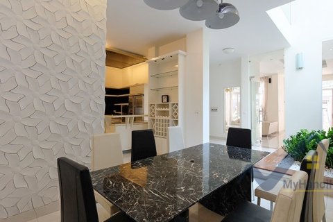 3 bedrooms Villa in Tay Ho, Ha Noi, No. 19536 8