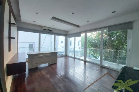 5 bedrooms Villa in Nha Trang, No. 28609 11