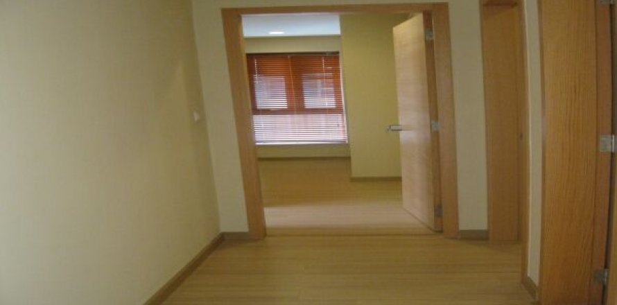 3 bedrooms Apartment in Dong Da, Ha Noi, No. 8269