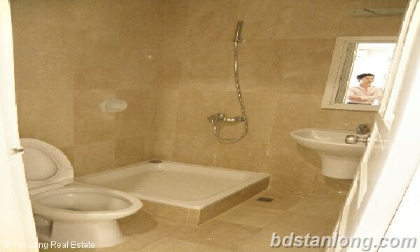 Квартира с 3 спальнями в Тэйхо, Ханой, Вьетнам № 7920