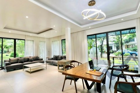 5 bedrooms Villa in Ha Noi, No. 18867 2
