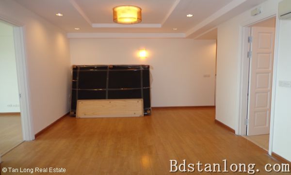 Квартира с 4 спальнями в Тэйхо, Ханой, Вьетнам № 7668