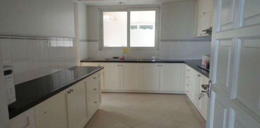 4 bedrooms Apartment in Tay Ho, Ha Noi, No. 7677