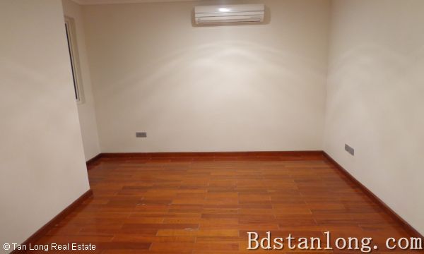Квартира с 3 спальнями в Тэйхо, Ханой, Вьетнам № 7652