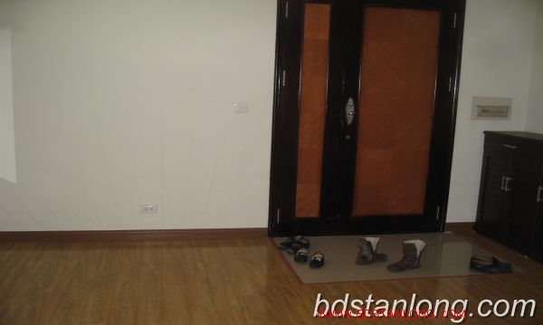 Квартира с 3 спальнями в Тэйхо, Ханой, Вьетнам № 8676